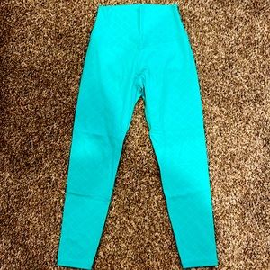 SheFit Boss Moisture Wicking Leggings EUC Size Luxe (Large)